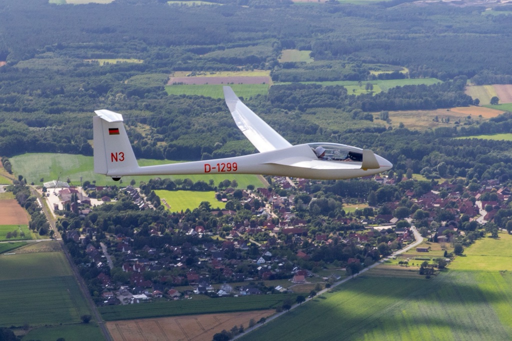 LS4a über Eldingen in der Platzrunde